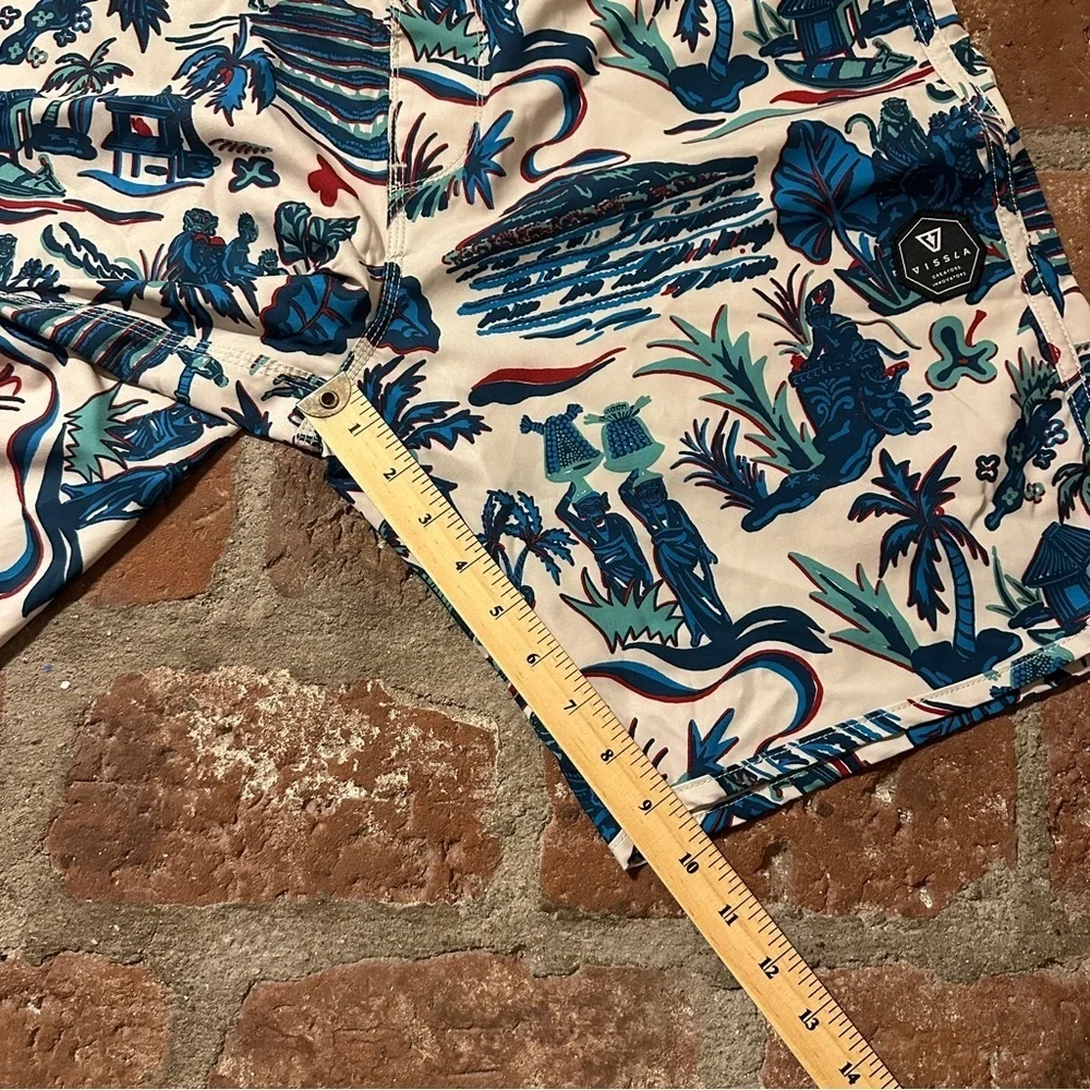 VISSLA Men's Blue and Cream Tropical Hawaiian Unlined Board Swim Shorts size 34